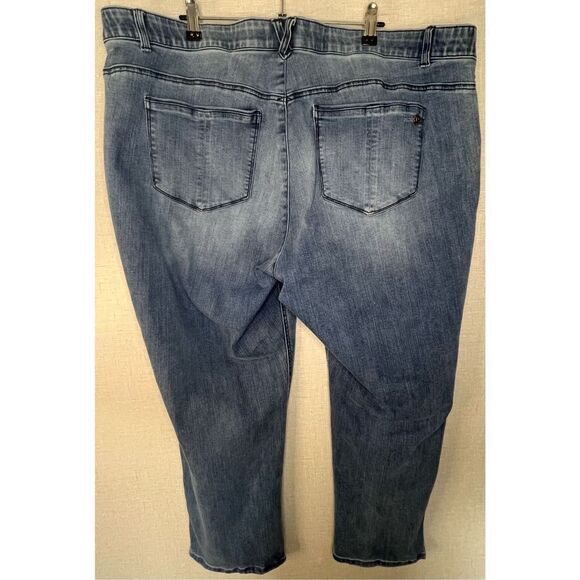 Democracy Medium Wash Mid-Rise Stretchy Straight Leg Jeans - Picture 3 of 4